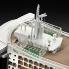 Queen Mary 2 - Model kit, 323 parts, from 12 years old