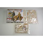 300035241 - Model Kit,1:35 Diorama Set Motorcycle with Signpost (2)