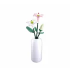 SL96111 - Lily in vase